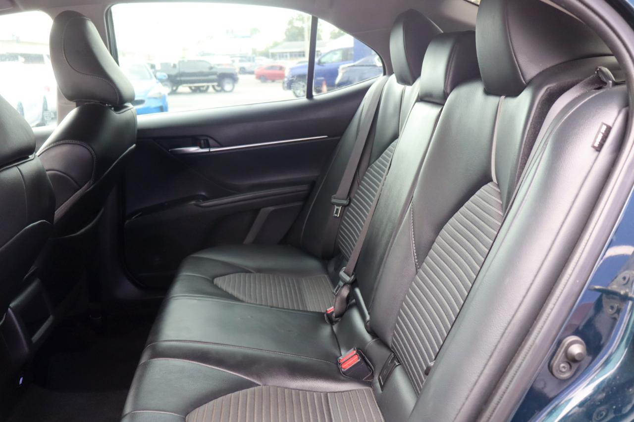 Toyota Camry SE Auto (Natl) 2020