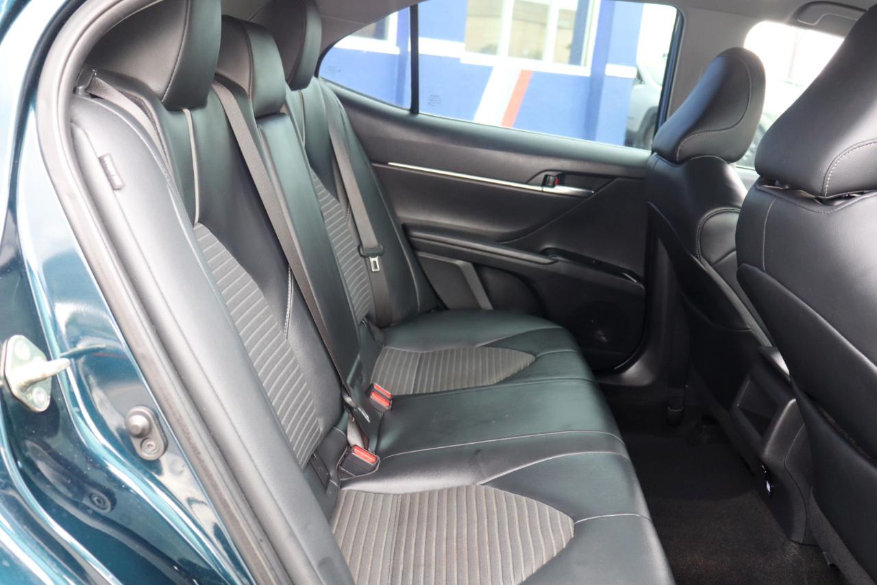 Toyota Camry SE Auto (Natl) 2020