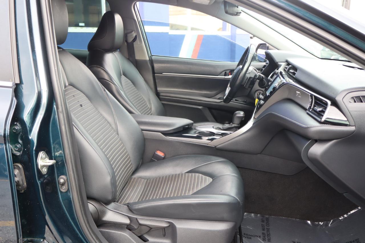 Toyota Camry SE Auto (Natl) 2020