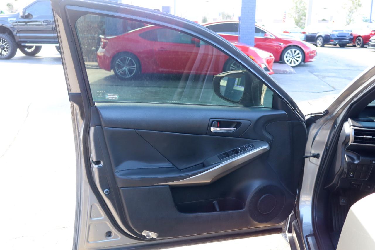 Lexus IS 200t 4dr Sdn 2016