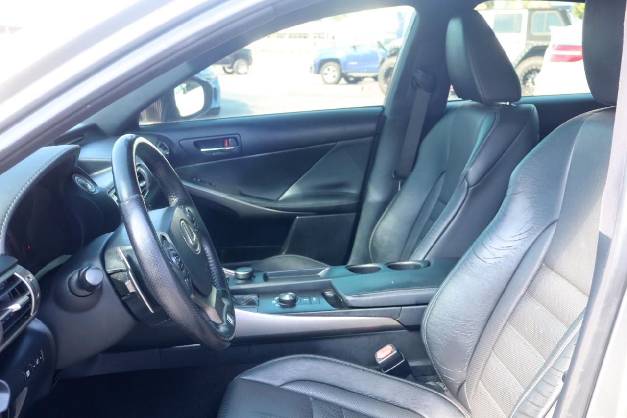 Lexus IS 200t 4dr Sdn 2016