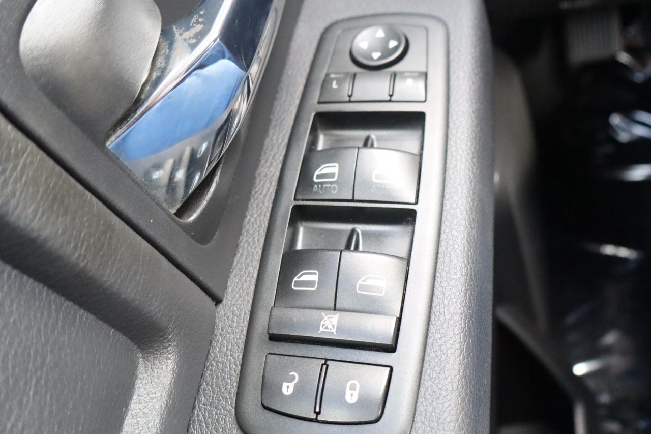 RAM 1500 2WD Crew Cab 140.5" Sport 2012