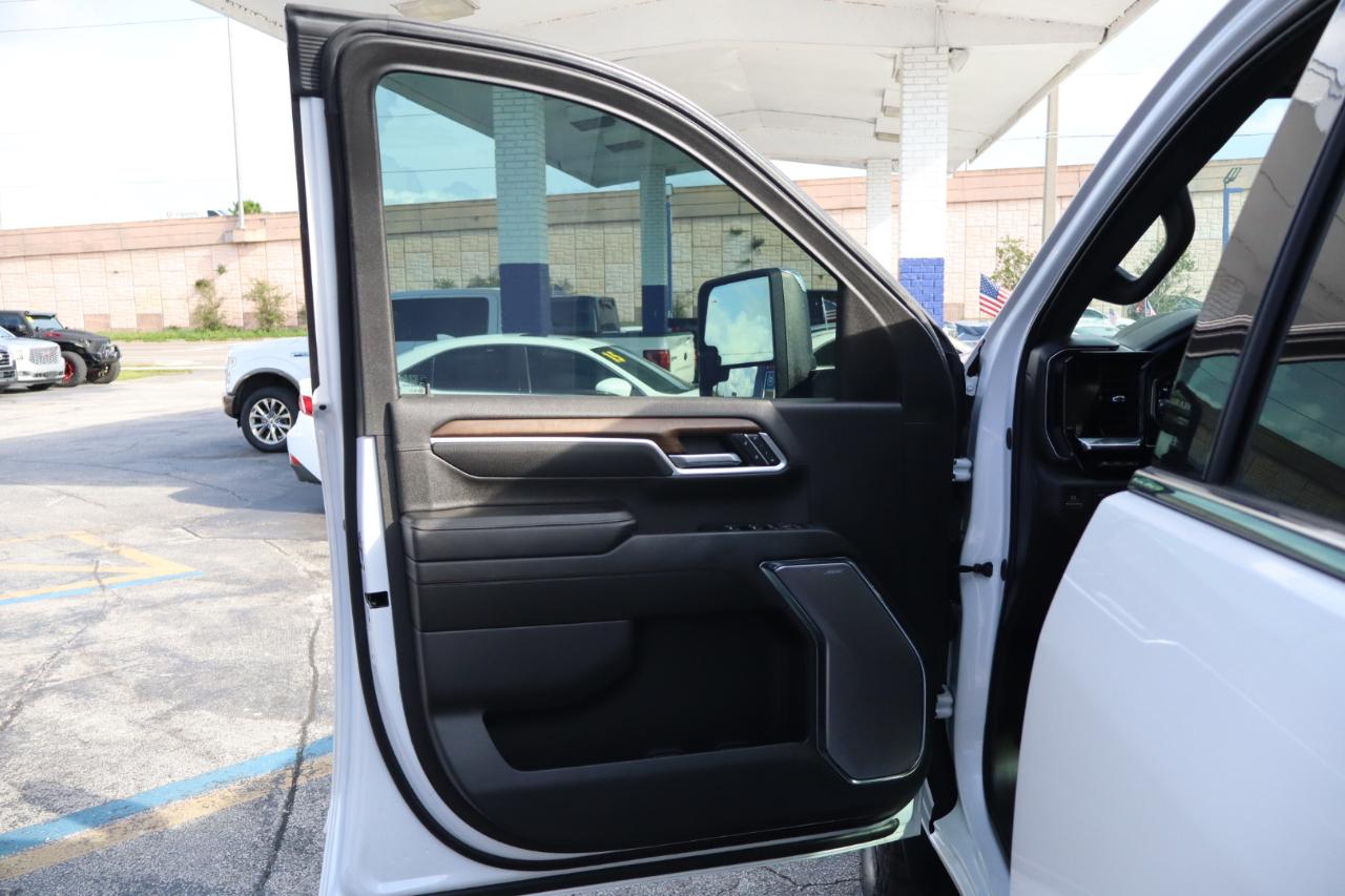 Chevrolet Silverado 2500HD 4WD Crew Cab 159" High Country 2024