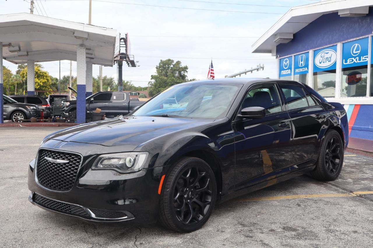 Chrysler 300 Touring RWD 2019