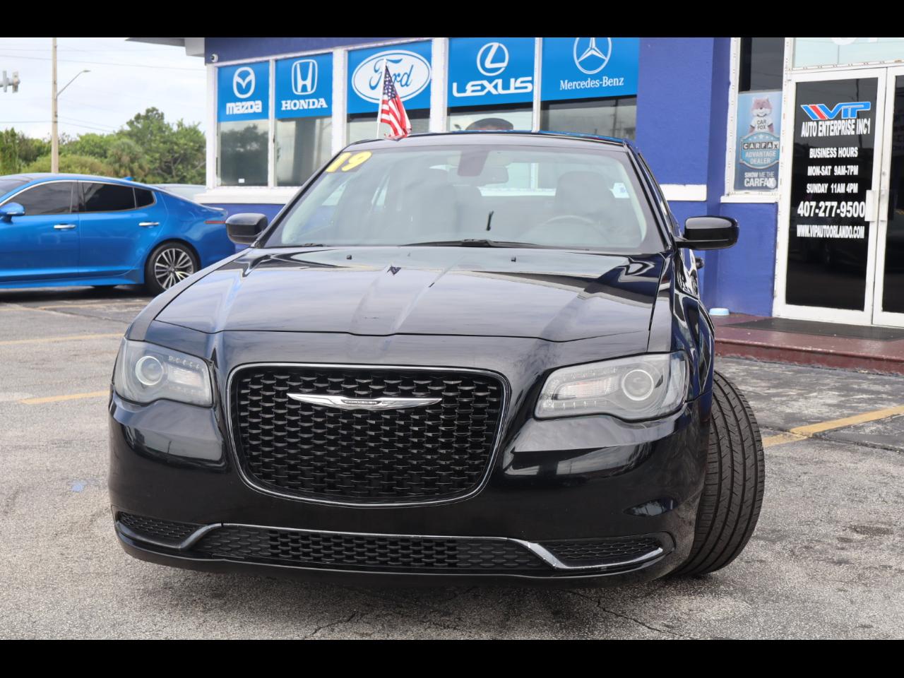 Chrysler 300 photo 3