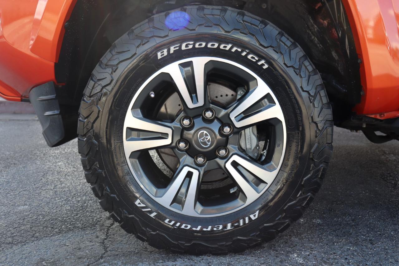 Toyota Tacoma TRD Off Road Double Cab 5' Bed V6 4x4 MT (Natl) 2017