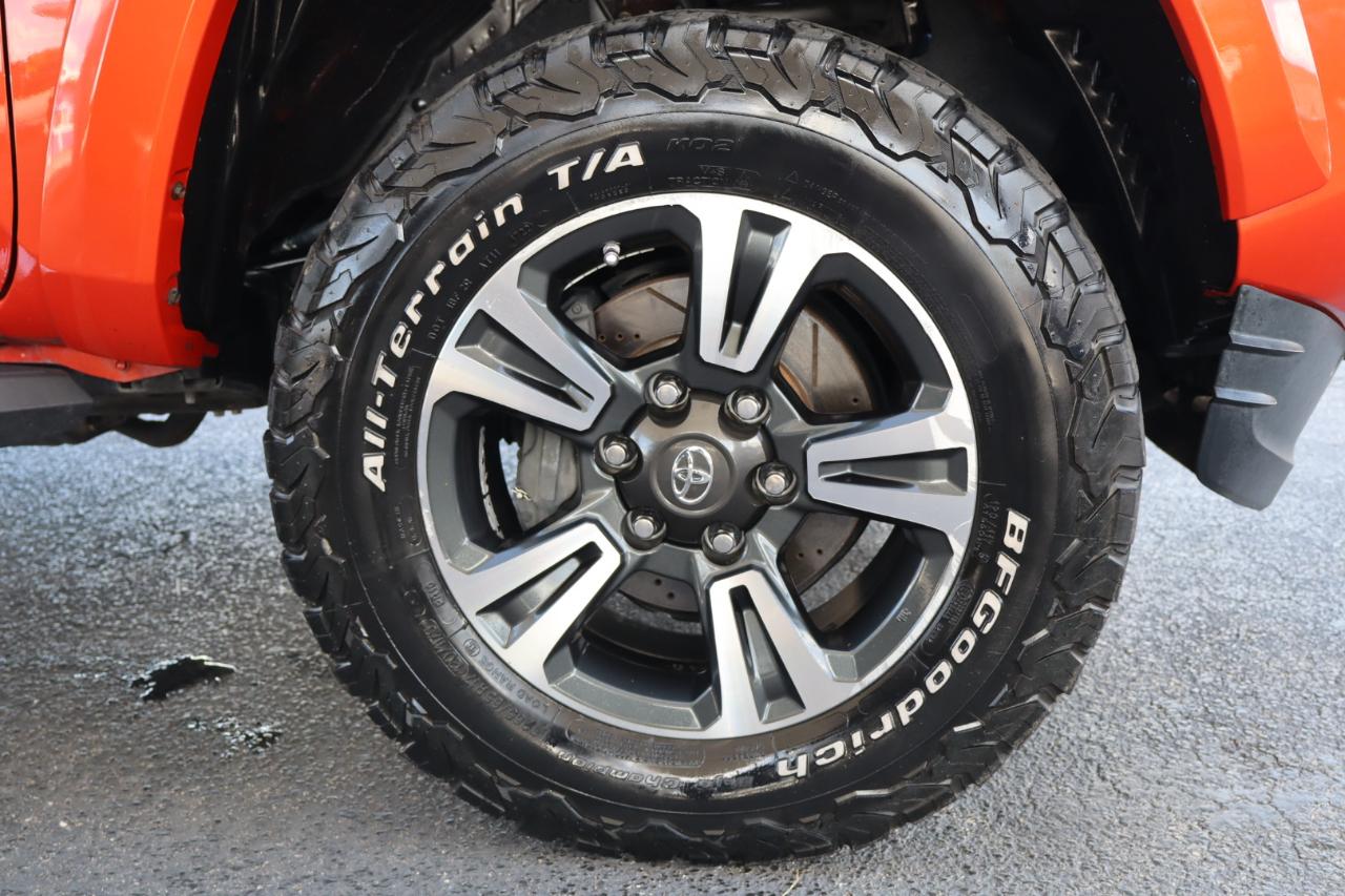 Toyota Tacoma TRD Off Road Double Cab 5' Bed V6 4x4 MT (Natl) 2017
