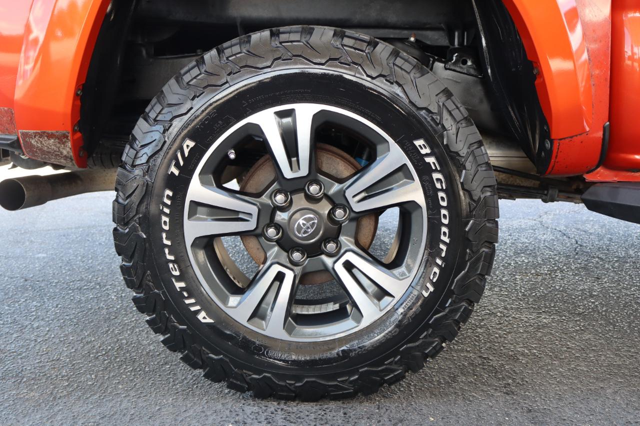 Toyota Tacoma TRD Off Road Double Cab 5' Bed V6 4x4 MT (Natl) 2017