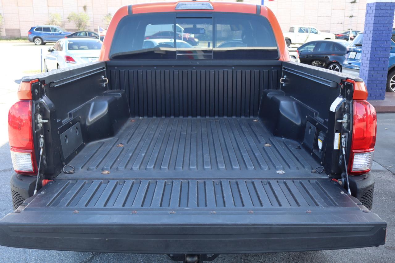 Toyota Tacoma TRD Off Road Double Cab 5' Bed V6 4x4 MT (Natl) 2017