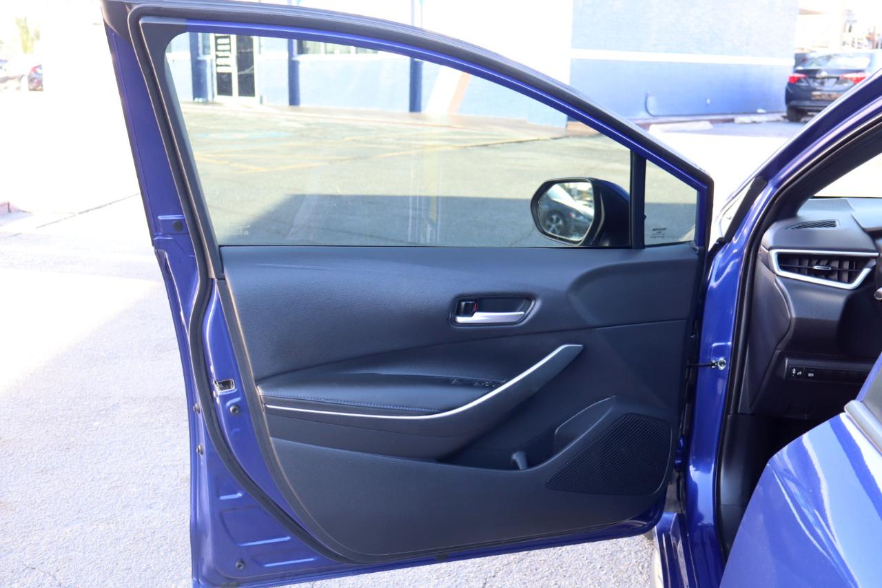 Toyota Corolla SE Nightshade CVT (Natl) 2022