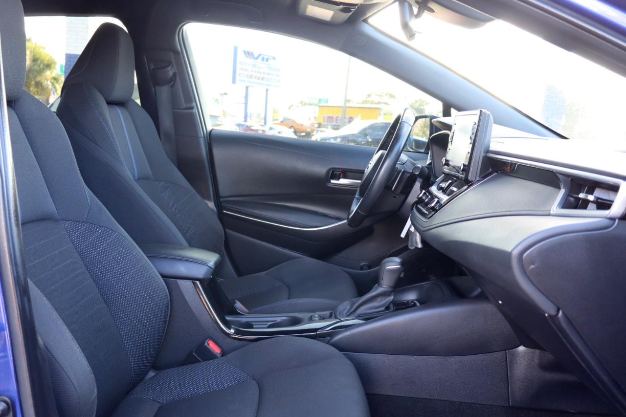 Toyota Corolla SE Nightshade CVT (Natl) 2022