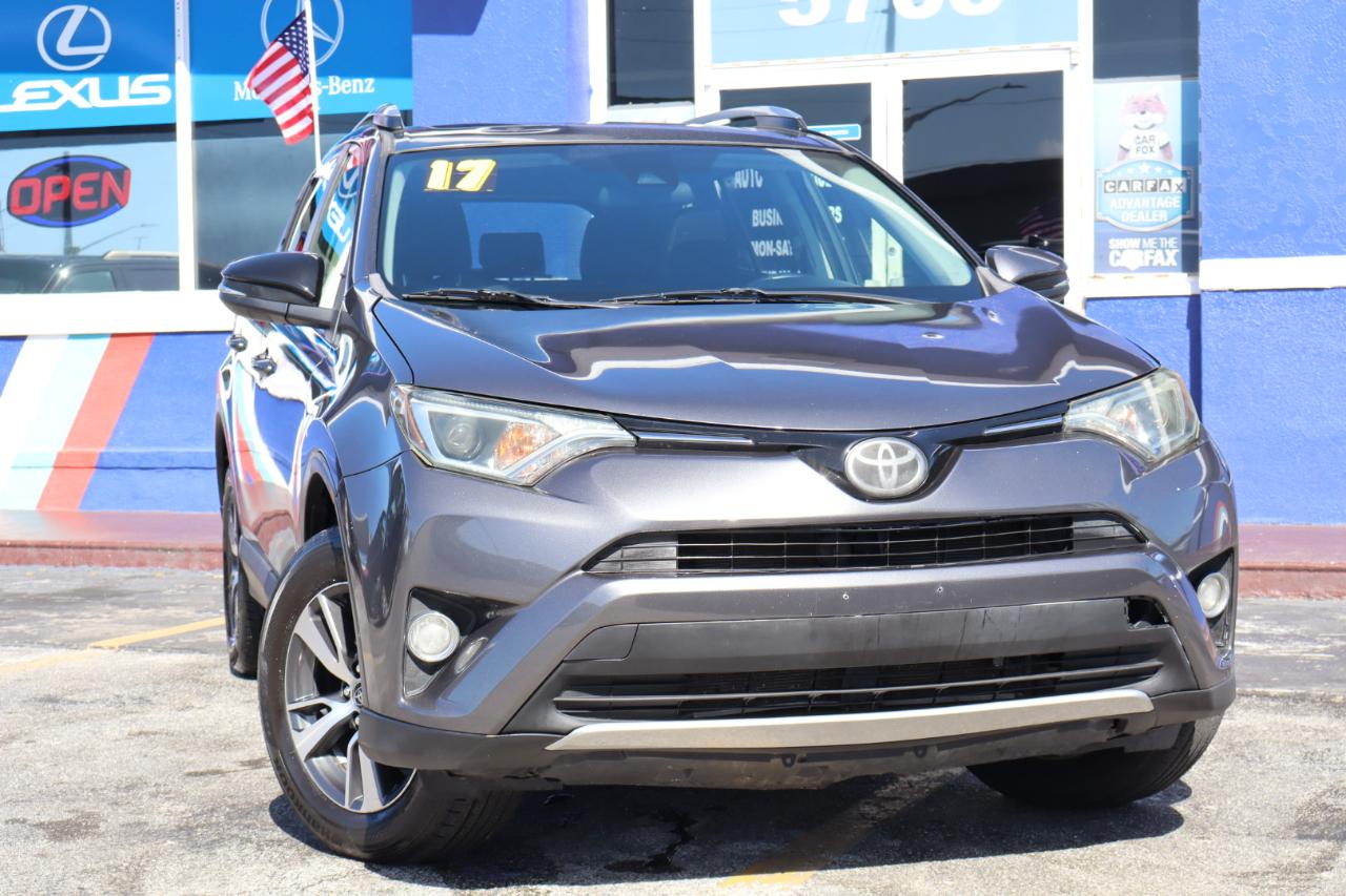 Toyota RAV4 XLE FWD (Natl) 2017