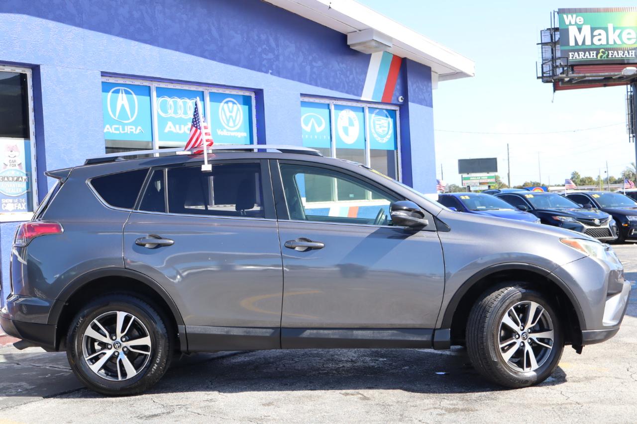 Toyota RAV4 XLE FWD (Natl) 2017