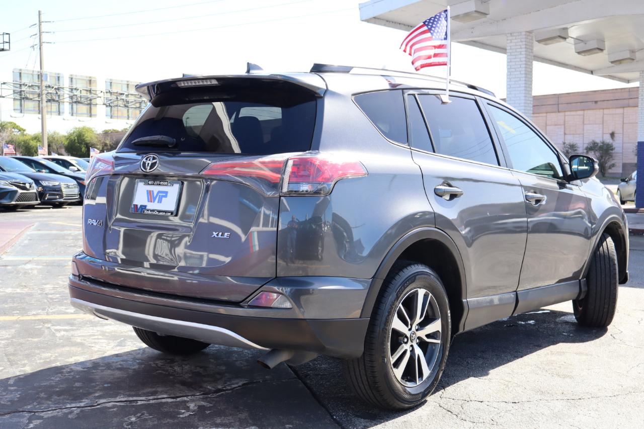 Toyota RAV4 XLE FWD (Natl) 2017