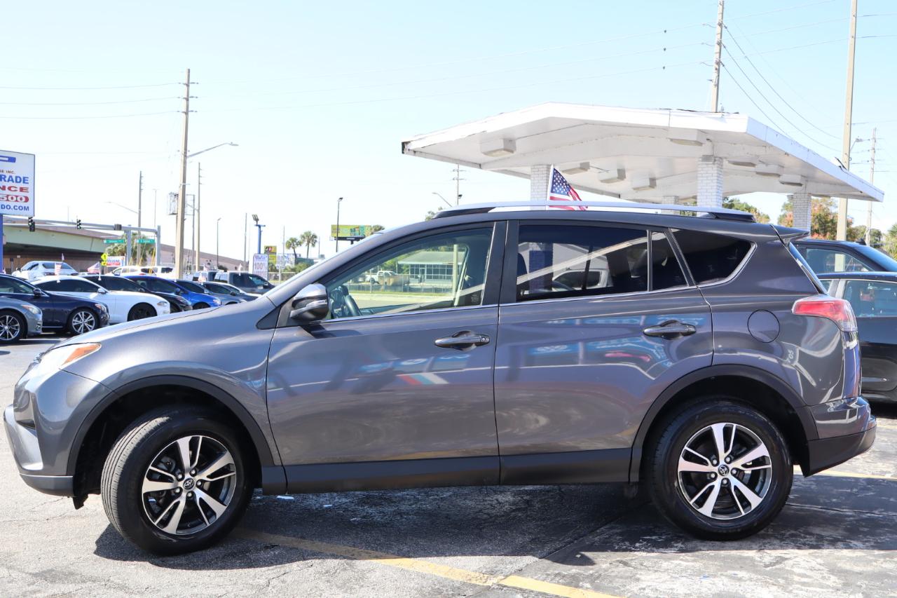 Toyota RAV4 XLE FWD (Natl) 2017