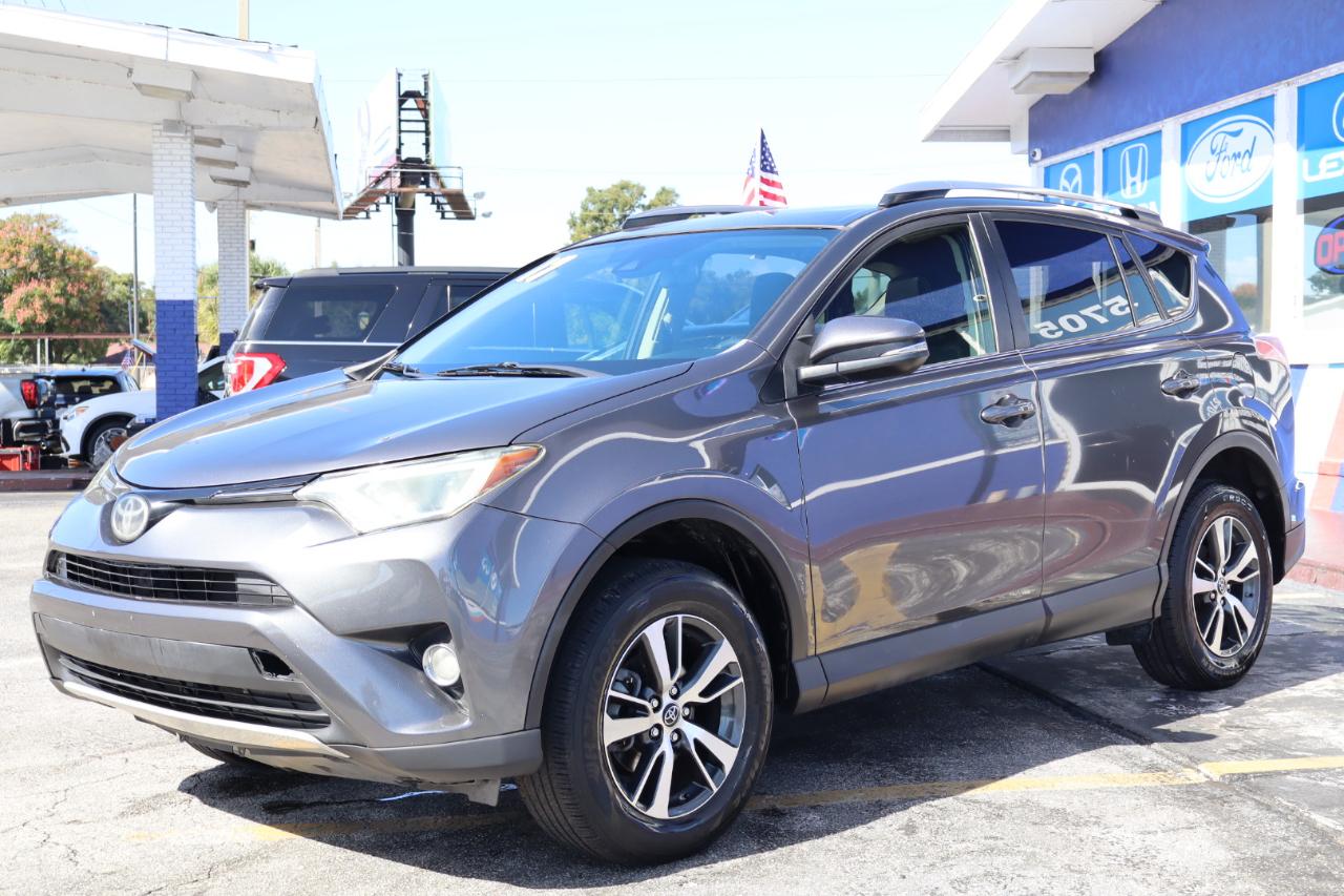 Toyota RAV4 XLE FWD (Natl) 2017