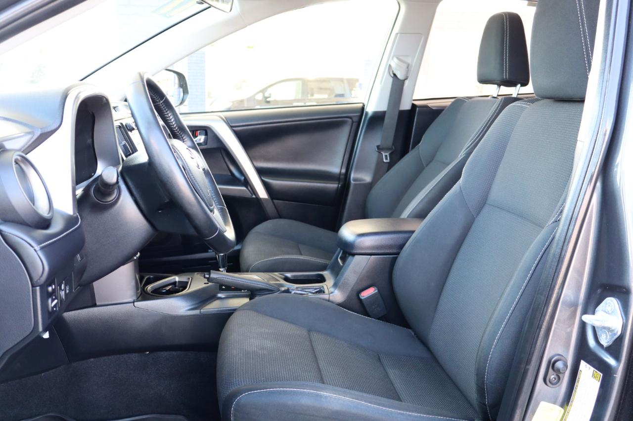 Toyota RAV4 XLE FWD (Natl) 2017