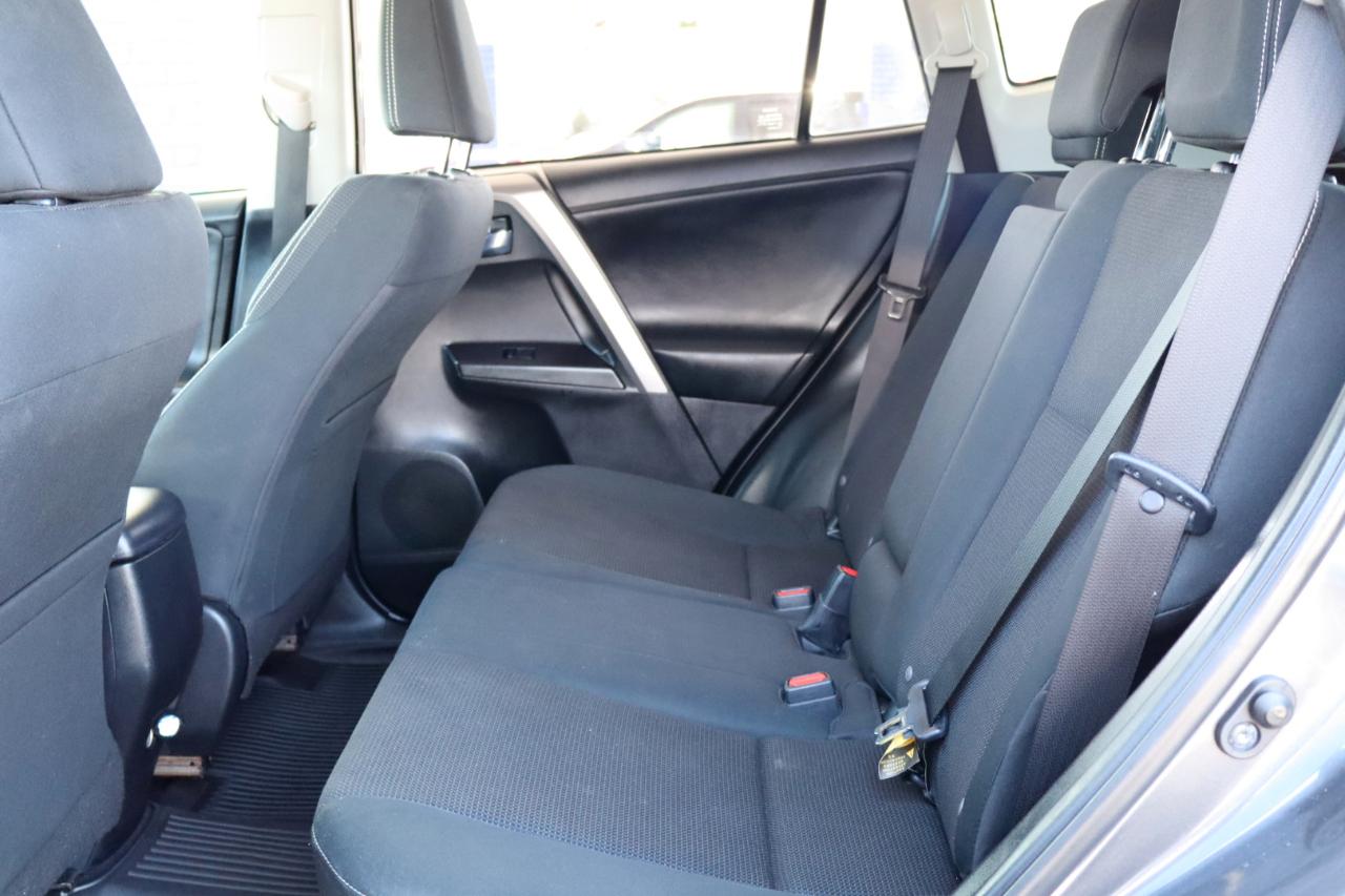 Toyota RAV4 XLE FWD (Natl) 2017