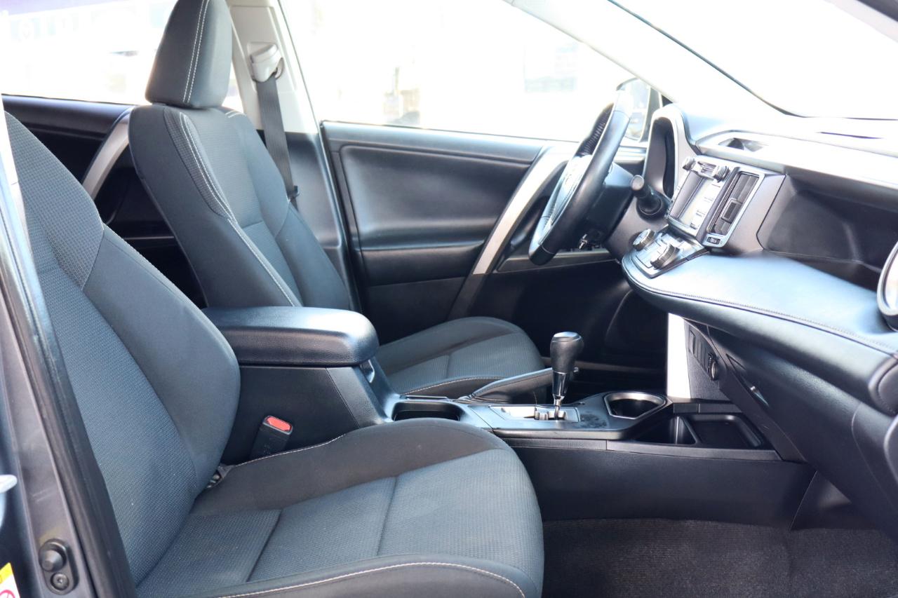 Toyota RAV4 XLE FWD (Natl) 2017