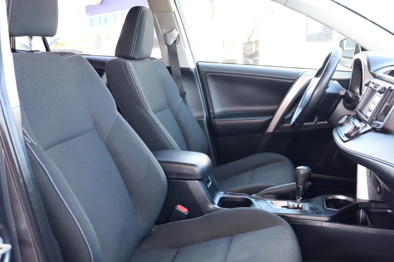 Toyota RAV4 XLE FWD (Natl) 2017