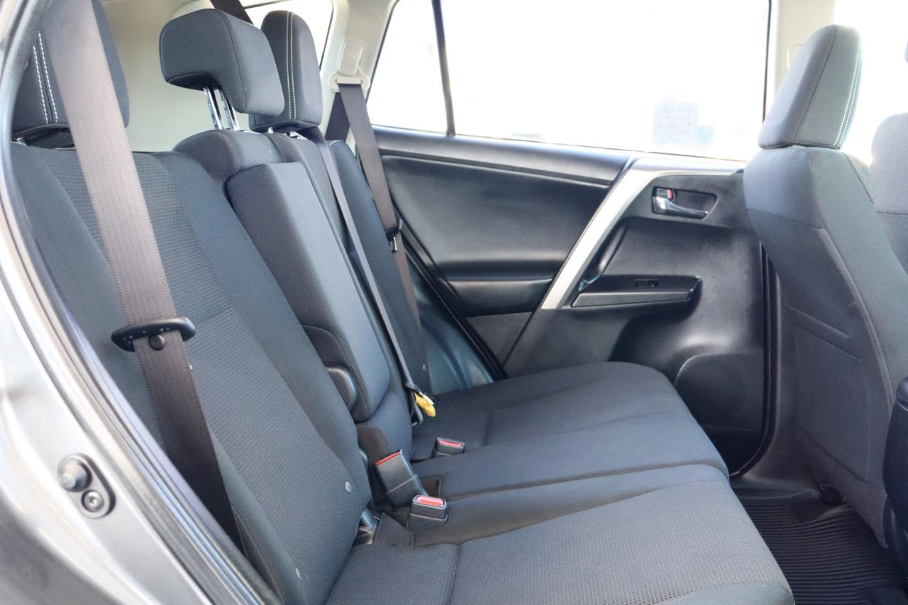 Toyota RAV4 XLE FWD (Natl) 2017