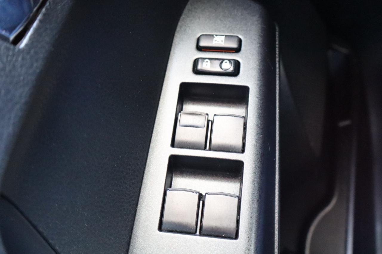 Toyota RAV4 XLE FWD (Natl) 2017