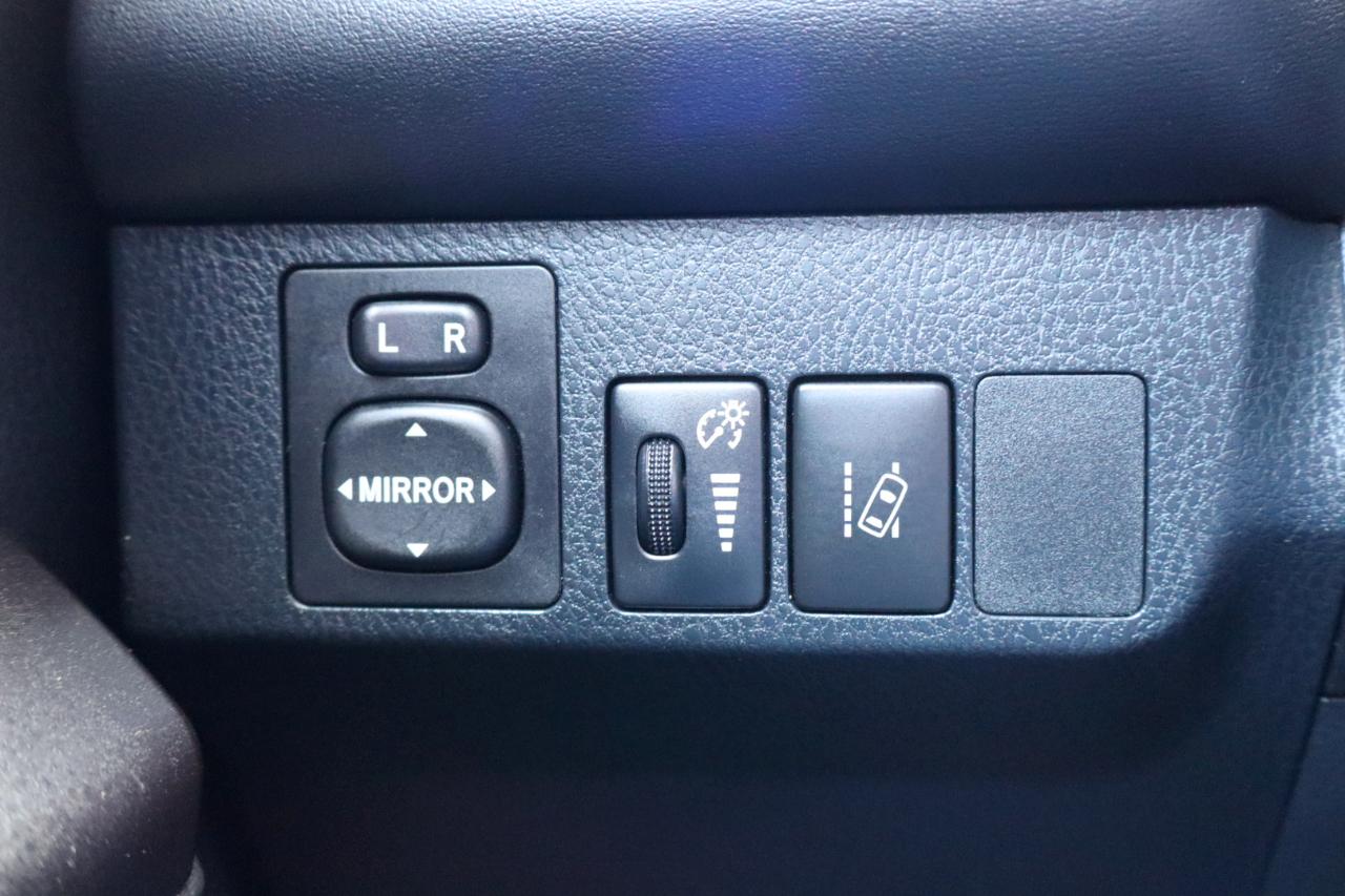 Toyota RAV4 XLE FWD (Natl) 2017