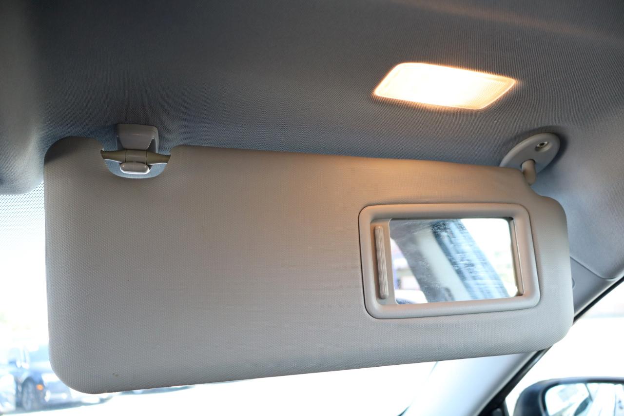 Toyota RAV4 XLE FWD (Natl) 2017