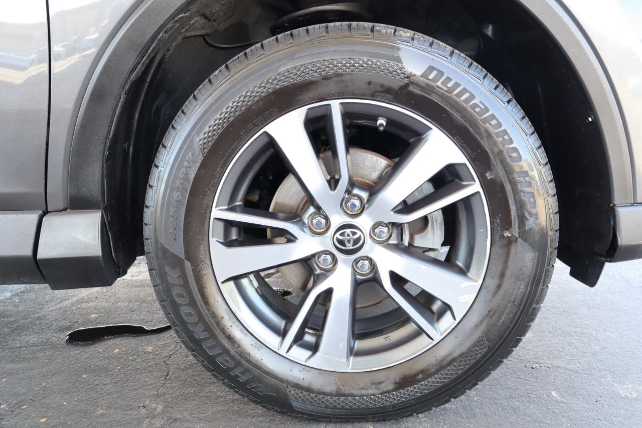 Toyota RAV4 XLE FWD (Natl) 2017
