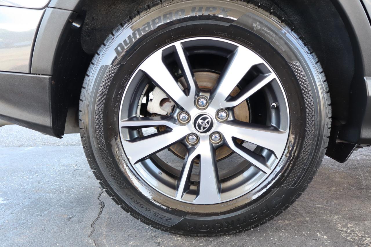 Toyota RAV4 XLE FWD (Natl) 2017