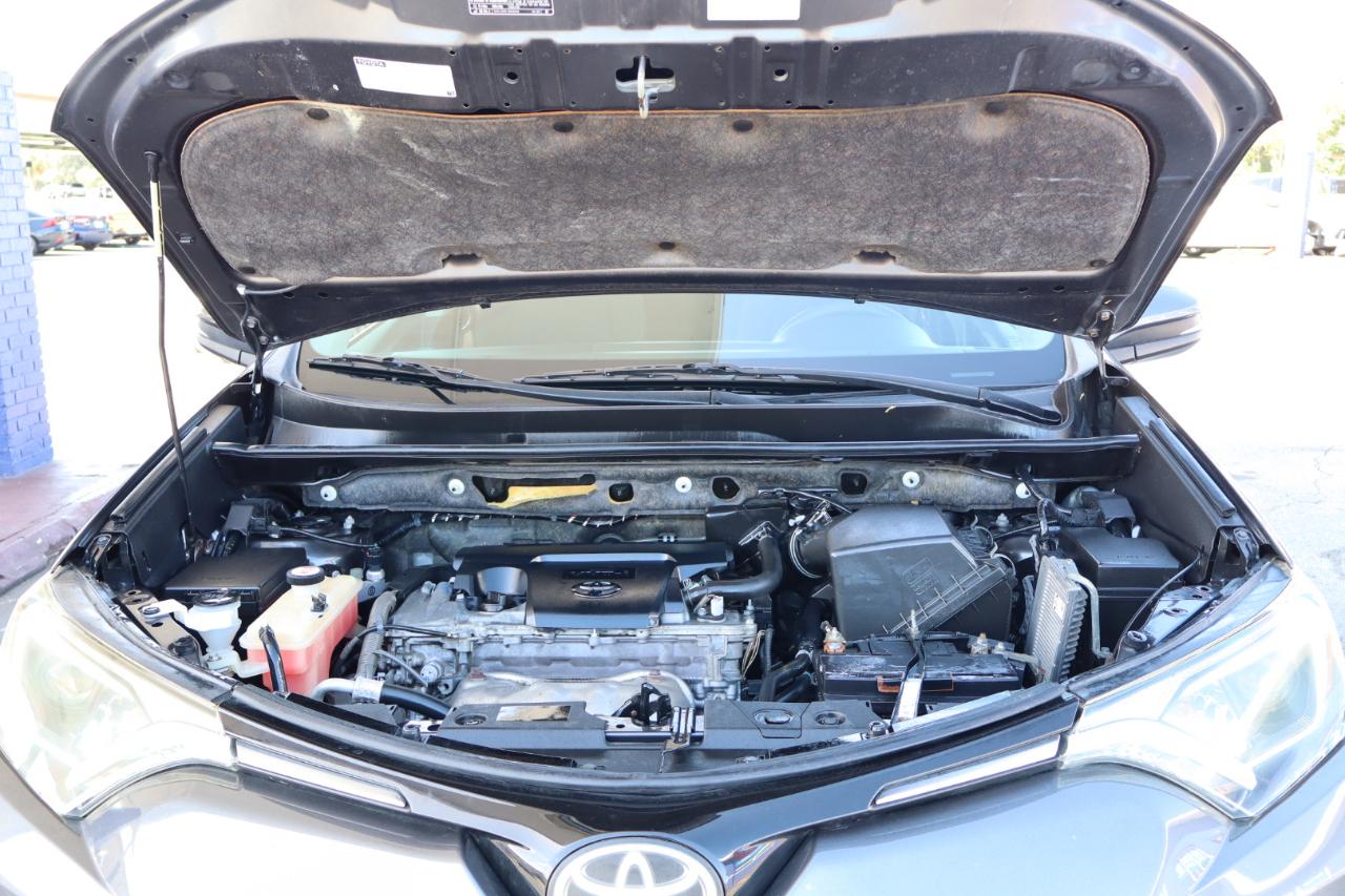 Toyota RAV4 XLE FWD (Natl) 2017