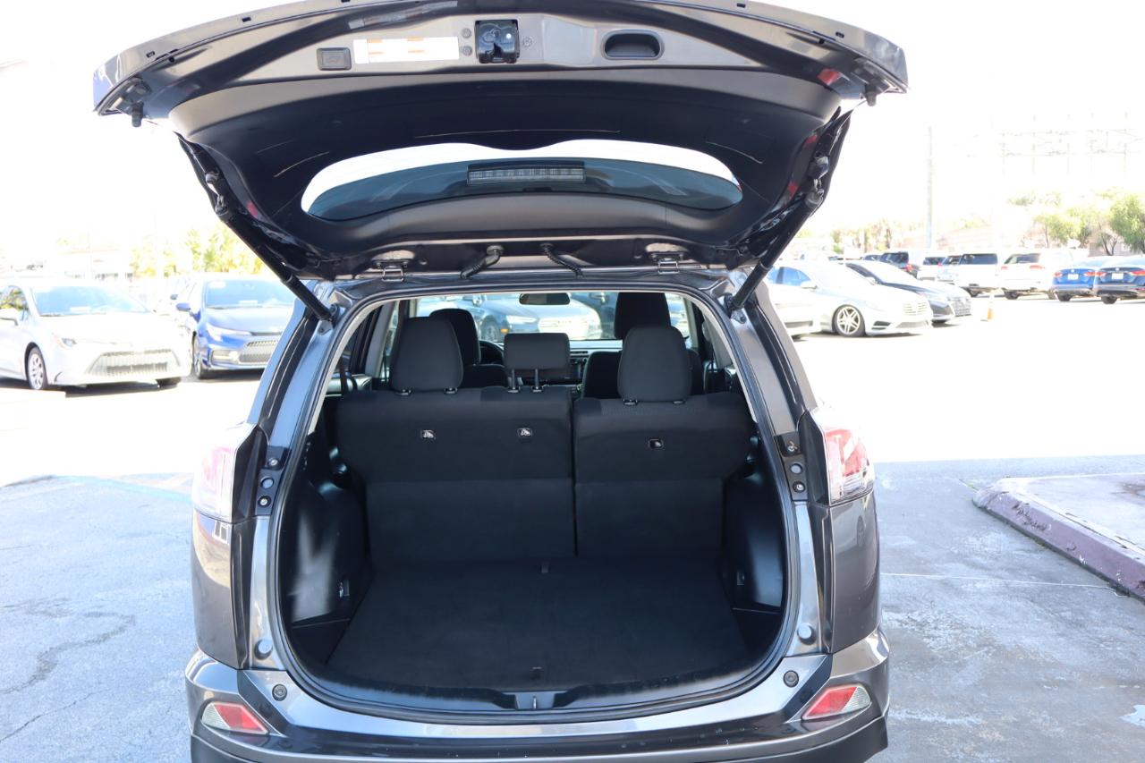 Toyota RAV4 XLE FWD (Natl) 2017