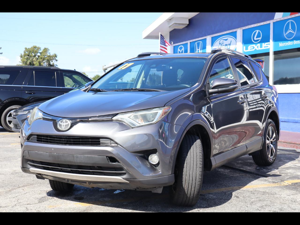 Toyota RAV4 XLE FWD (Natl) 2017