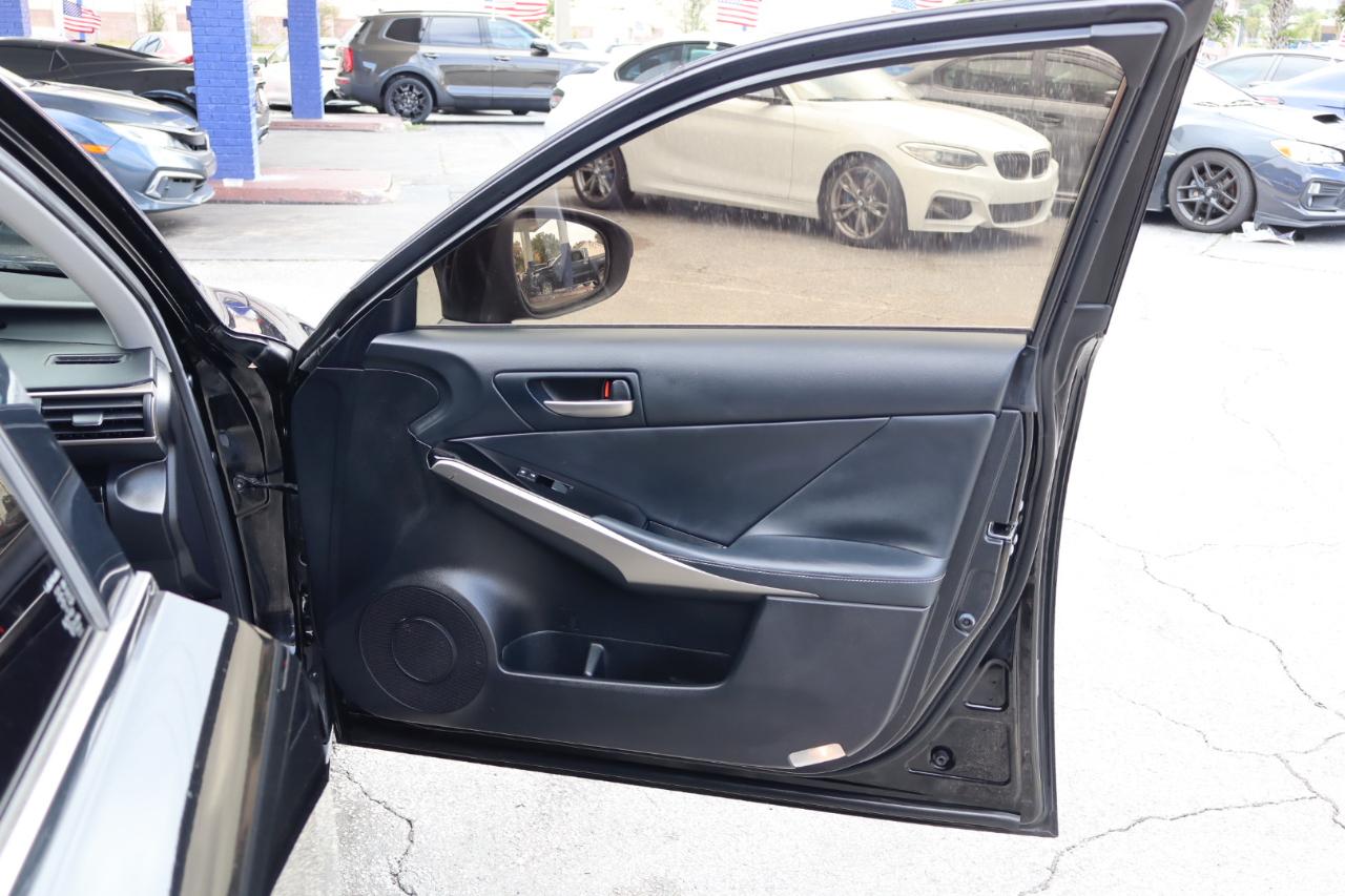 Lexus IS IS 300 RWD 2019