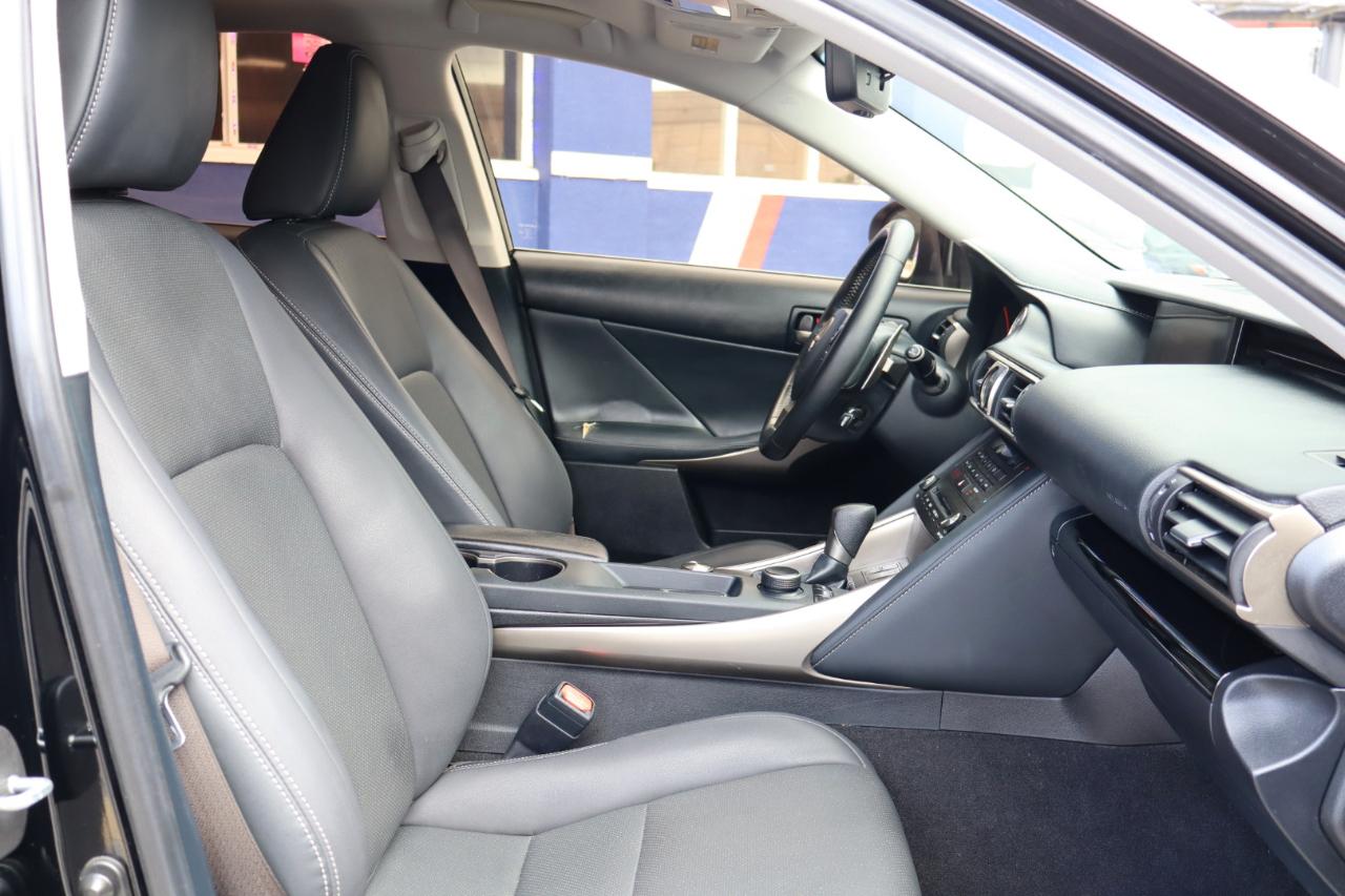 Lexus IS IS 300 RWD 2019