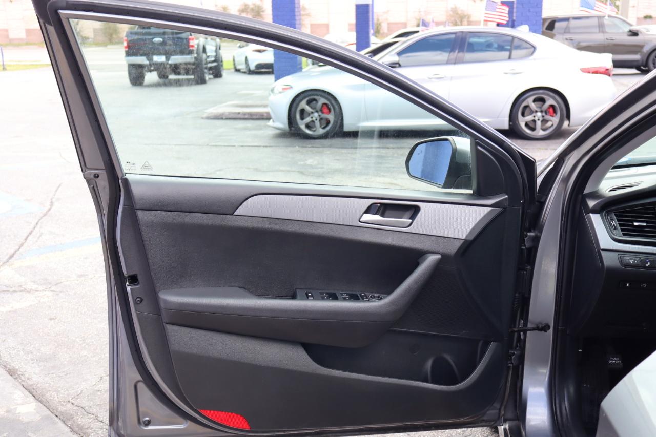 Hyundai Sonata SE 2.4L 2019