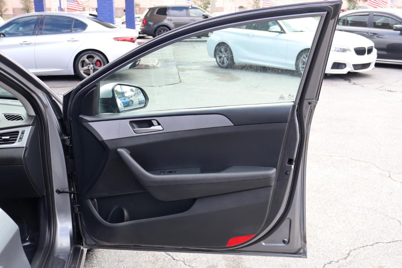 Hyundai Sonata SE 2.4L 2019