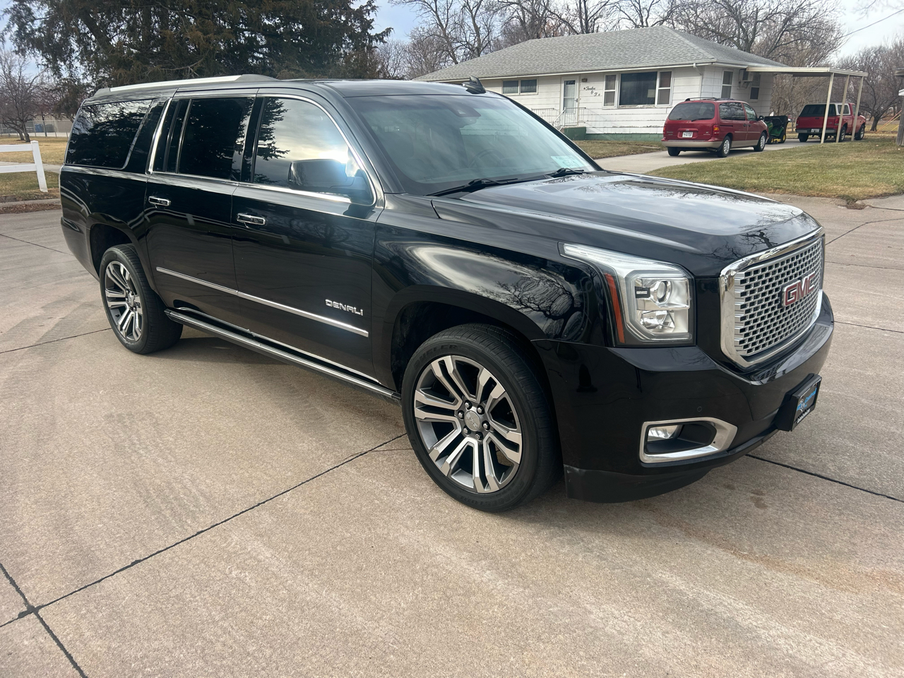 2016 GMC Yukon Denali's photo