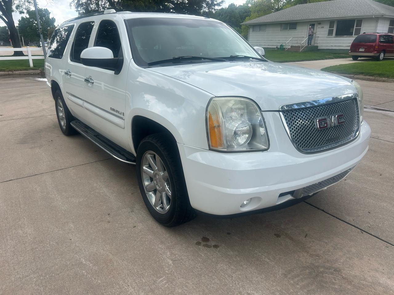 2007 GMC Yukon Denali's photo