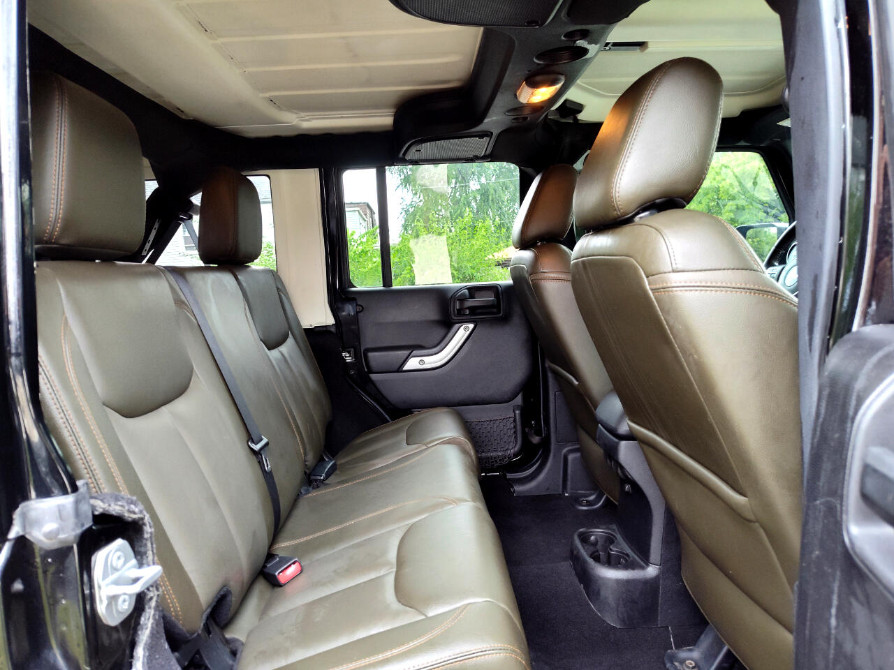 Jeep Wrangler Unlimited 4WD 4dr Sahara 2016