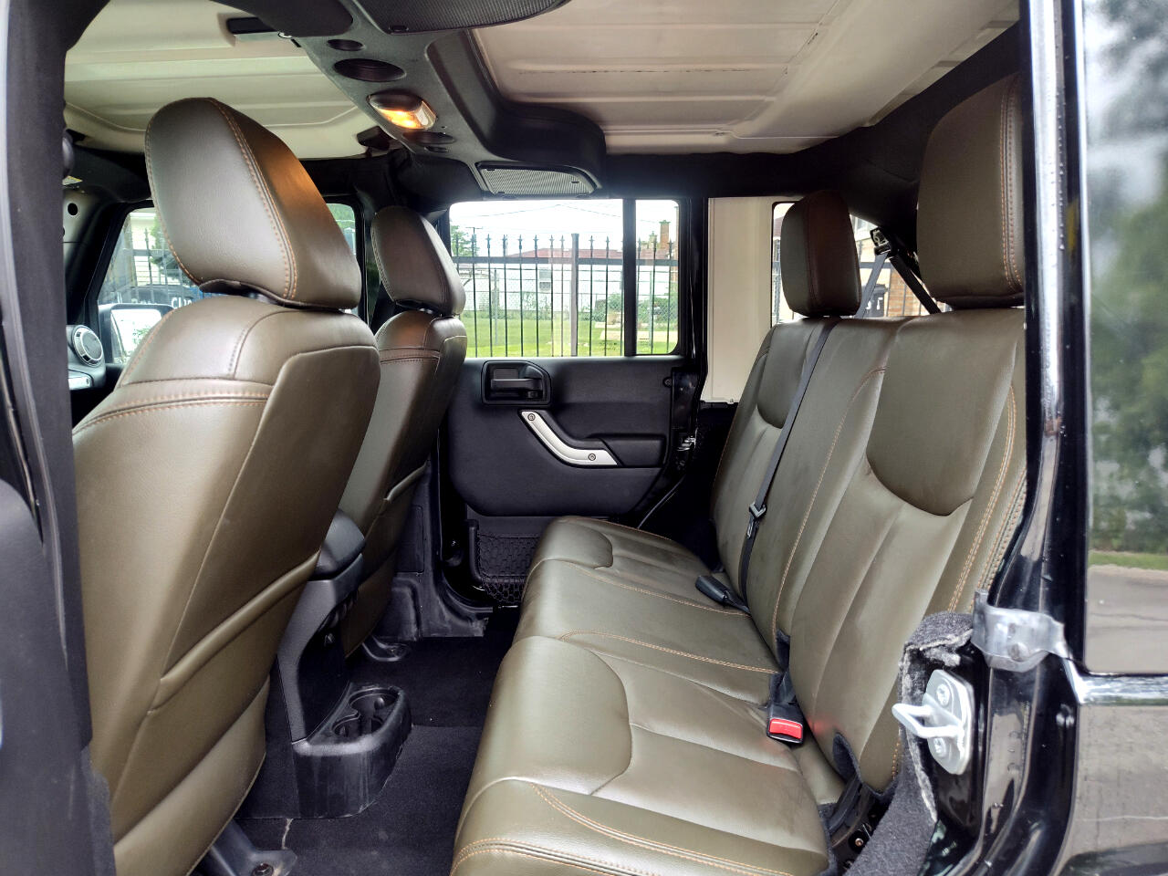 Jeep Wrangler Unlimited 4WD 4dr Sahara 2016