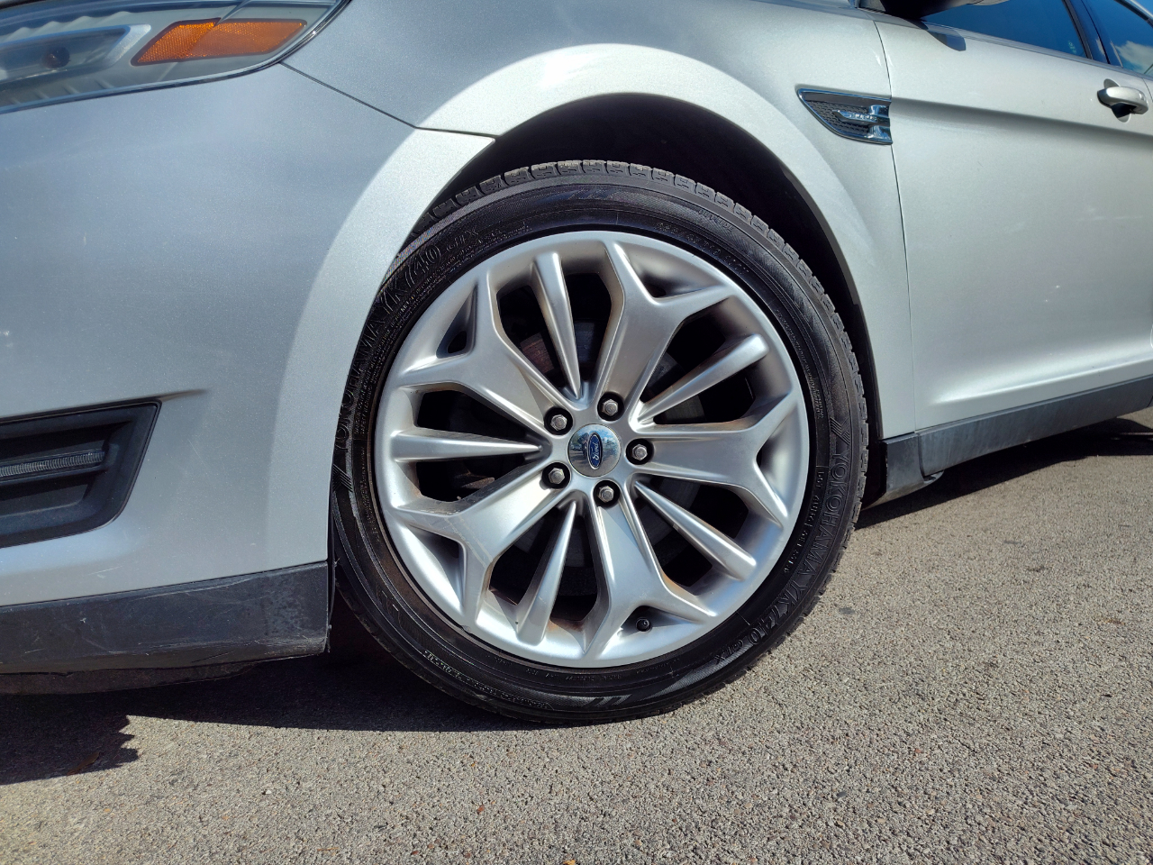 Ford Taurus 4dr Sdn Limited FWD 2013