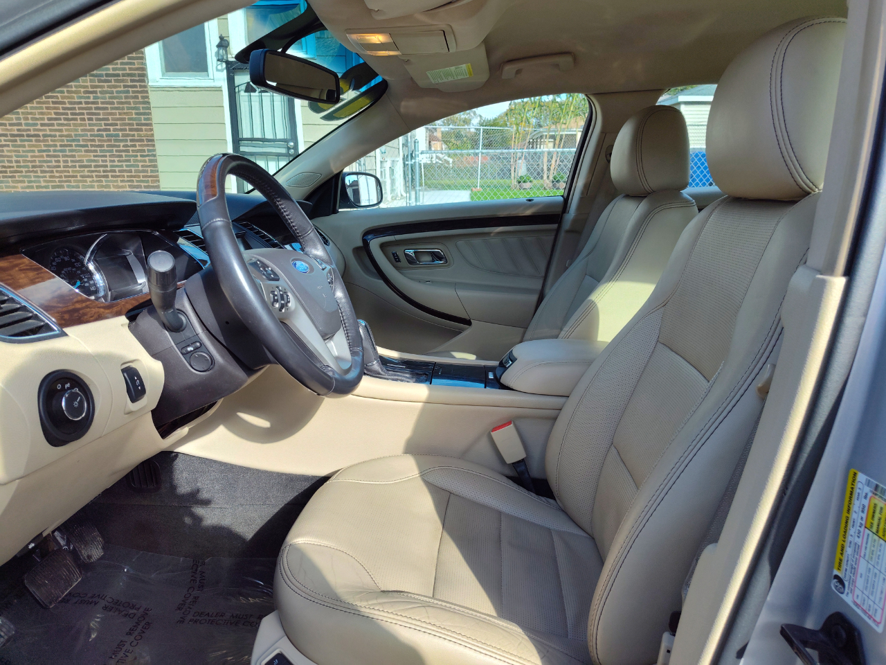 Ford Taurus 4dr Sdn Limited FWD 2013