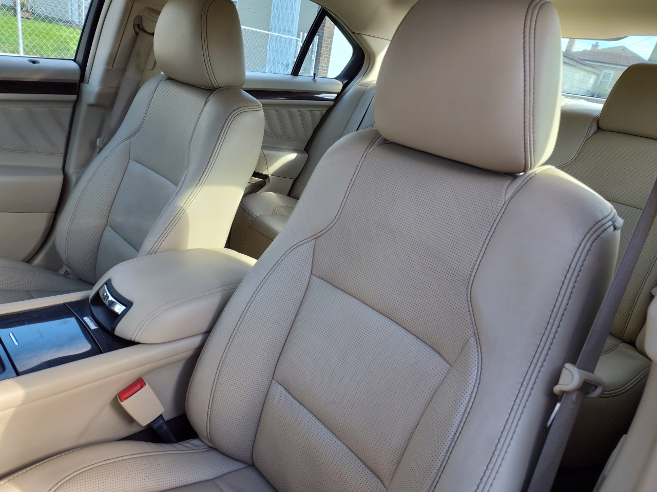 Ford Taurus 4dr Sdn Limited FWD 2013