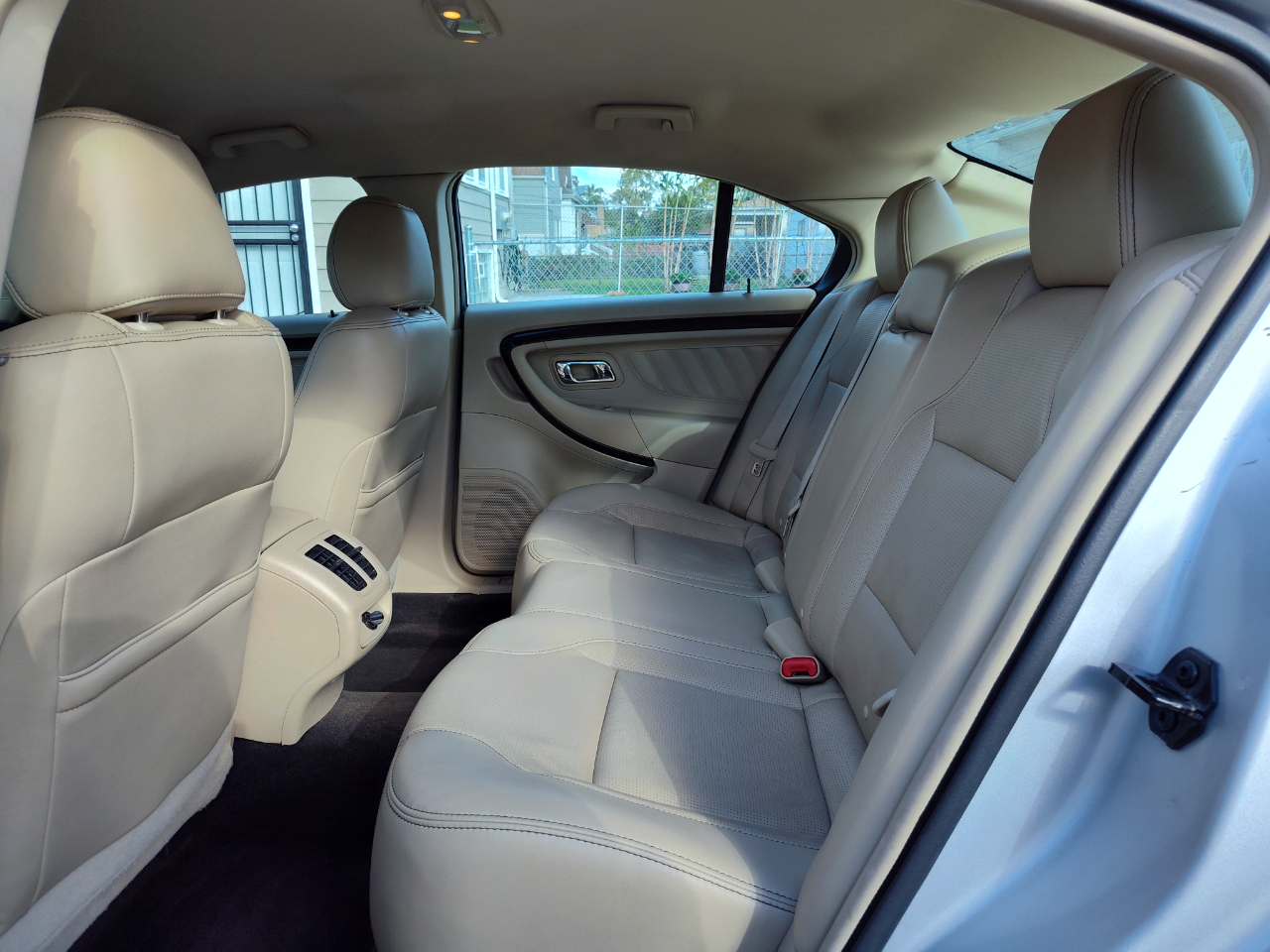 Ford Taurus 4dr Sdn Limited FWD 2013