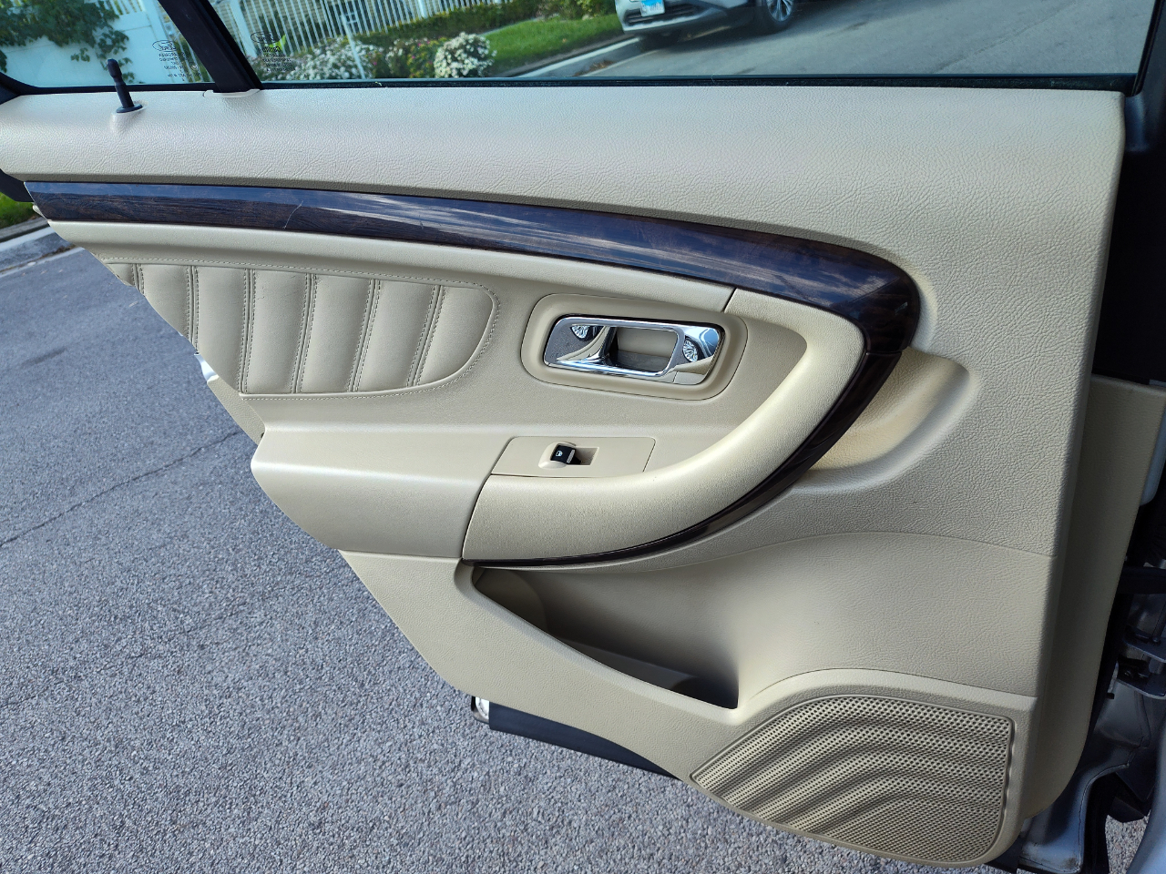 Ford Taurus 4dr Sdn Limited FWD 2013