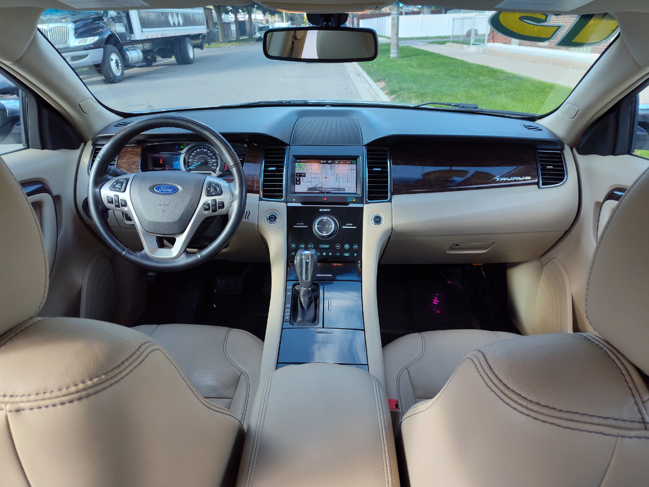 Ford Taurus 4dr Sdn Limited FWD 2013