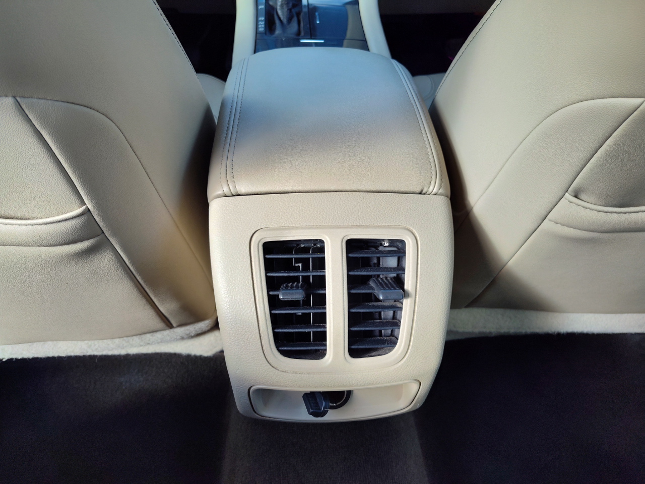 Ford Taurus 4dr Sdn Limited FWD 2013