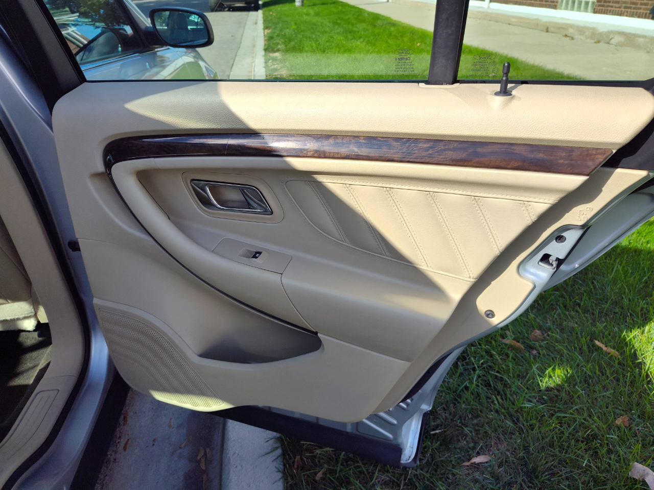 Ford Taurus 4dr Sdn Limited FWD 2013