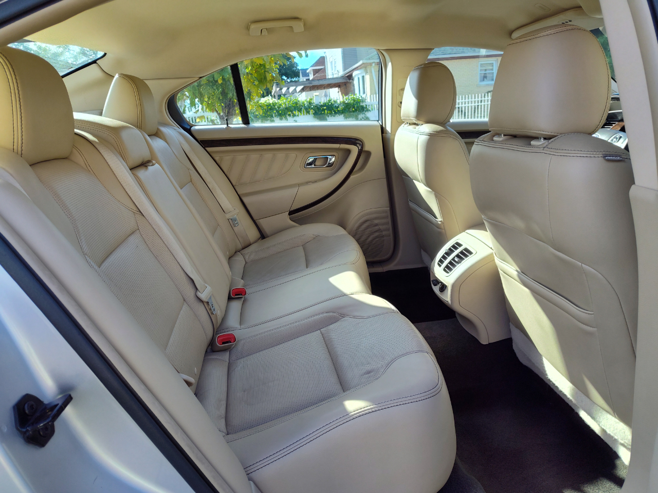 Ford Taurus 4dr Sdn Limited FWD 2013